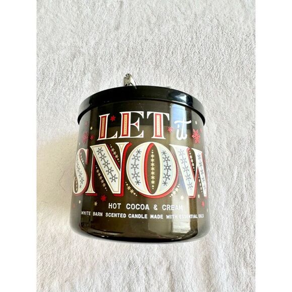 Bath and body works - let is snow candle - Picture 3 of 5